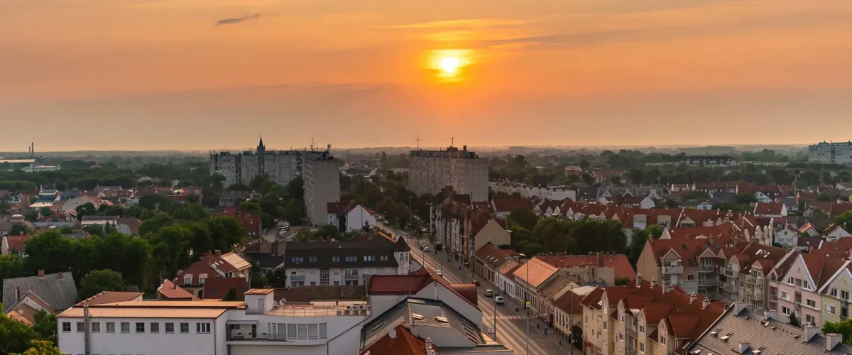 boritokep Borítókép, ami debreceni naplementét mutat